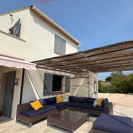 Вилла Maison Barban Arpaillargues-et-Aureillac